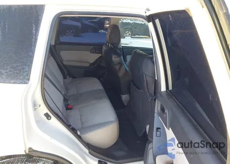 2015 Subaru Forester 2.5I Premium z USA, uszkodzony, nr VIN JF2SJADC6FH549777